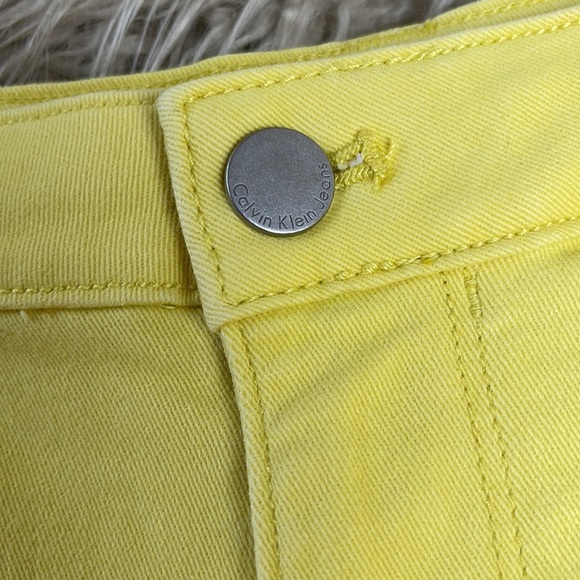 Calvin Klien Women’s Yellow Shorts Size W27 - Picture 7 of 12